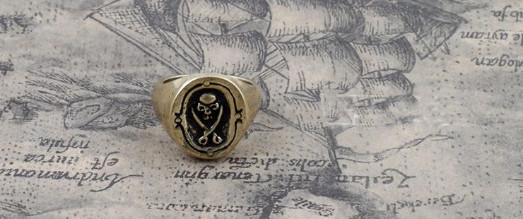   Gothic GOLD PLATED SKULL CROSSBONES PIRATE KNUCKLE GOTH RING  