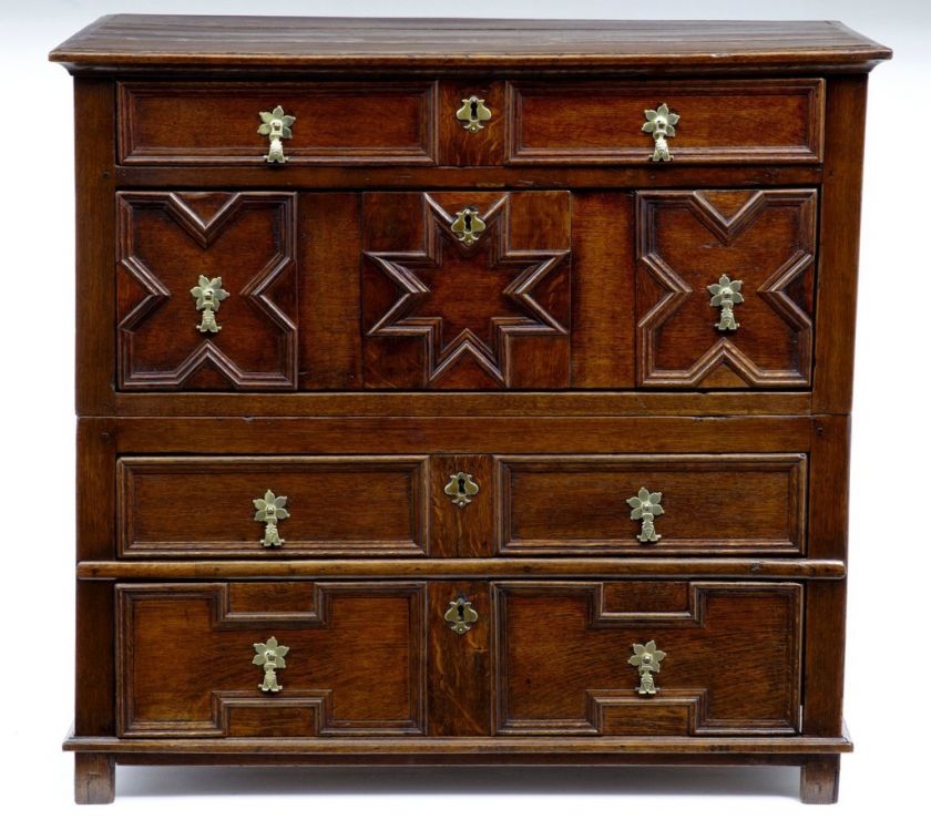 17TH CENTURY ANTIQUE OAK MOULDED FRONT CHEST OF DRAWERS  