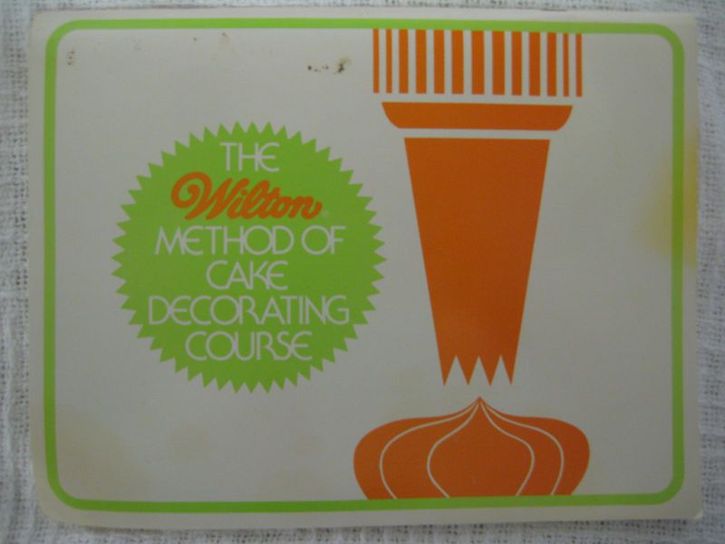 VTG 1977 Wilton Method of Cake Decorating Course Book  